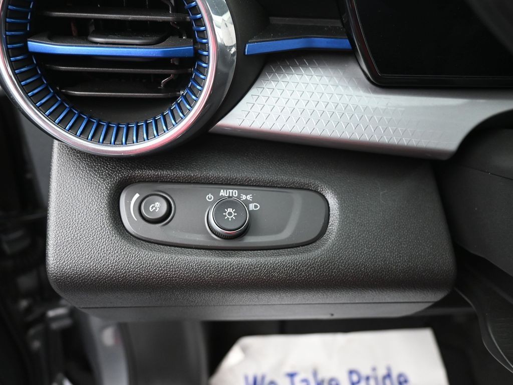 Chevrolet Trax Vehicle Full-screen Gallery Image 11