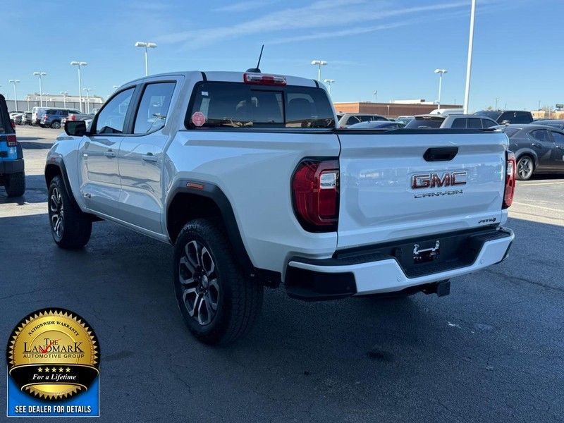 GMC Canyon Vehicle Full-screen Gallery Image 6