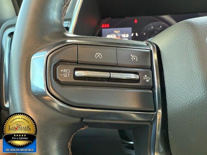 GMC Canyon Vehicle Full-screen Gallery Image 10