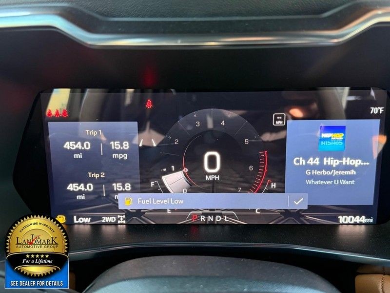 GMC Canyon Vehicle Full-screen Gallery Image 12