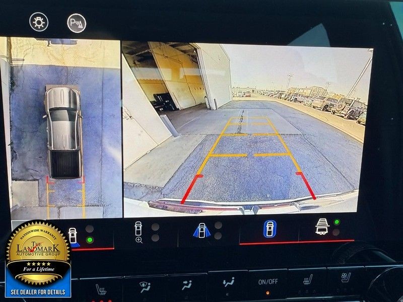 GMC Canyon Vehicle Full-screen Gallery Image 13