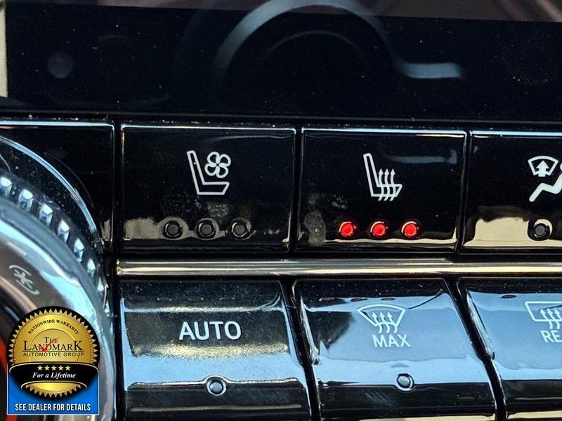 GMC Canyon Vehicle Full-screen Gallery Image 14