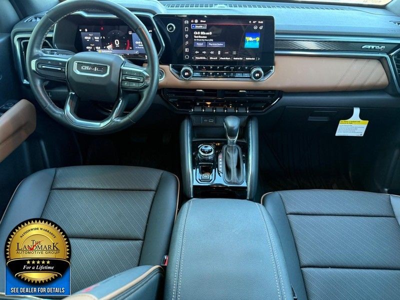 GMC Canyon Vehicle Full-screen Gallery Image 16