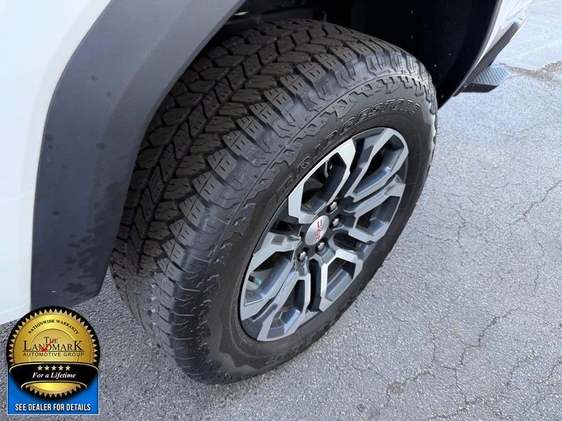 GMC Canyon Vehicle Full-screen Gallery Image 20