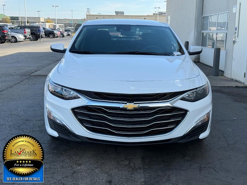 Chevrolet Malibu Vehicle Full-screen Gallery Image 4