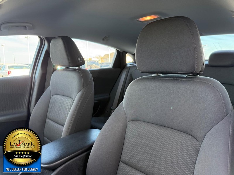 Chevrolet Malibu Vehicle Full-screen Gallery Image 9