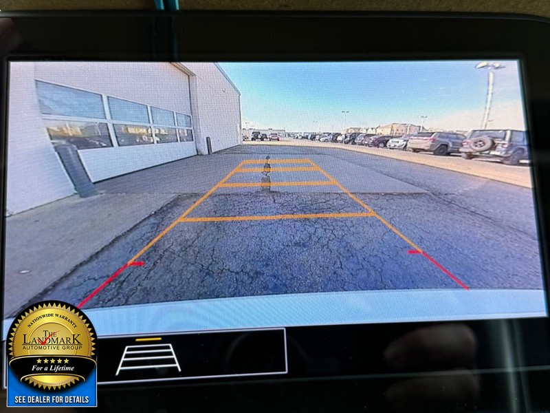 Chevrolet Malibu Vehicle Full-screen Gallery Image 13