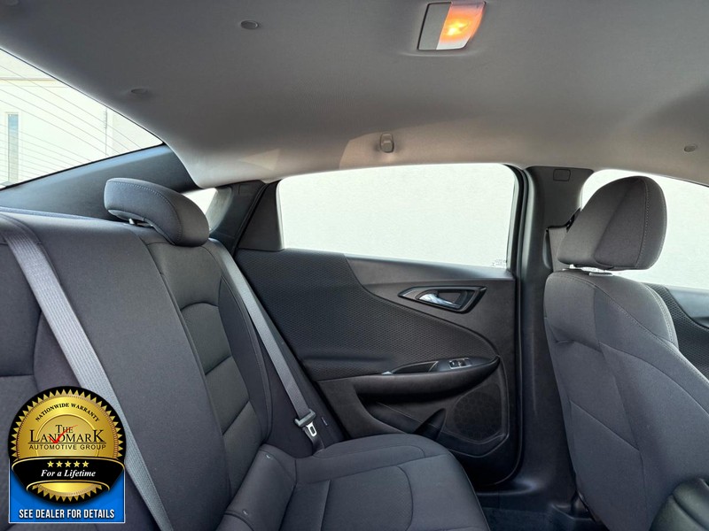 Chevrolet Malibu Vehicle Full-screen Gallery Image 14