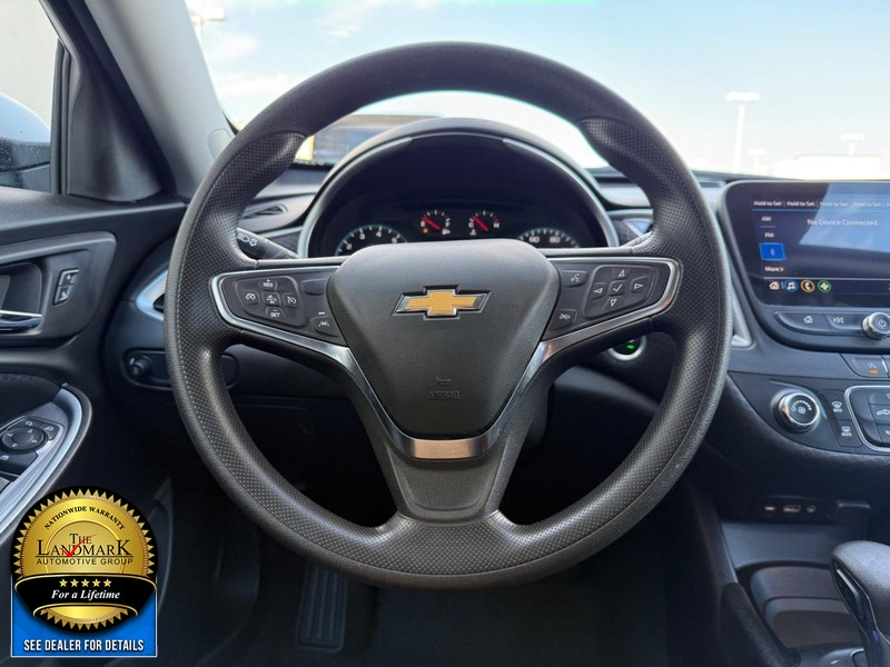 Chevrolet Malibu Vehicle Full-screen Gallery Image 16