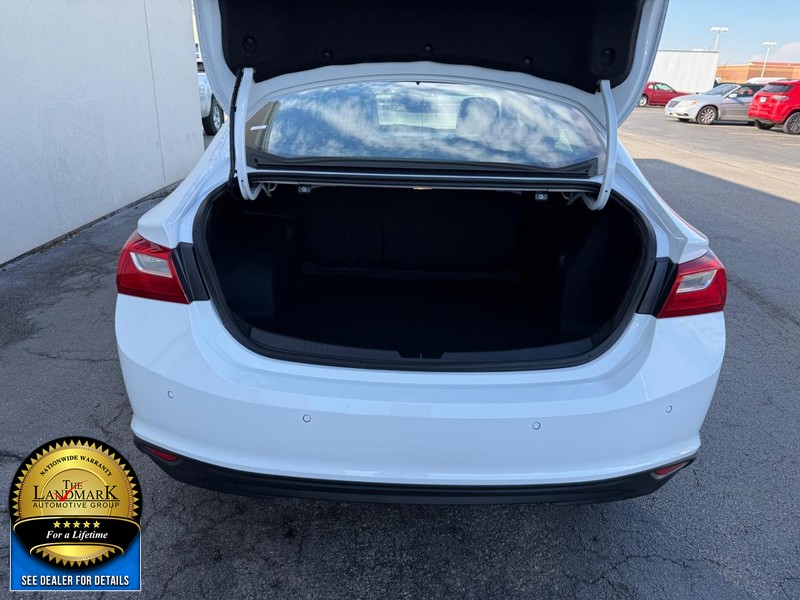 Chevrolet Malibu Vehicle Full-screen Gallery Image 18