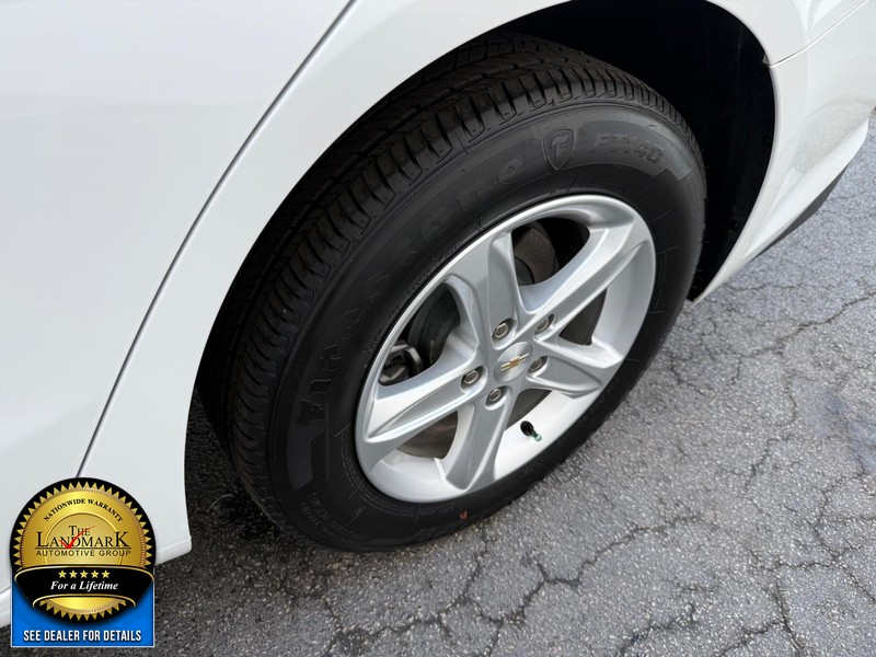 Chevrolet Malibu Vehicle Full-screen Gallery Image 19