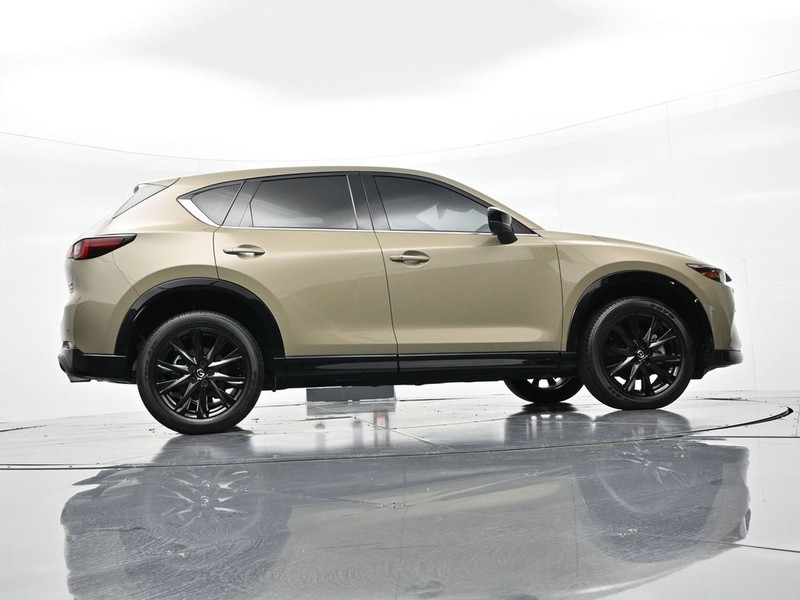 Mazda CX-5 Vehicle Full-screen Gallery Image 25