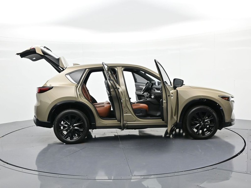 Mazda CX-5 Vehicle Full-screen Gallery Image 26