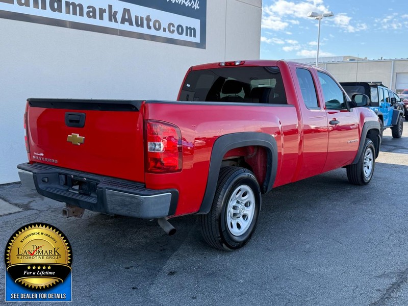 Chevrolet Silverado 1500 Vehicle Full-screen Gallery Image 3