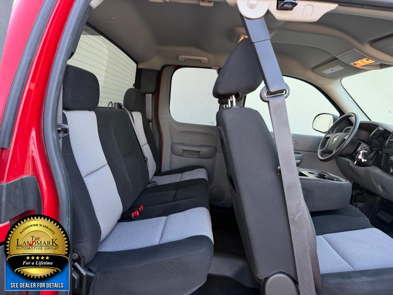 Chevrolet Silverado 1500 Vehicle Full-screen Gallery Image 13