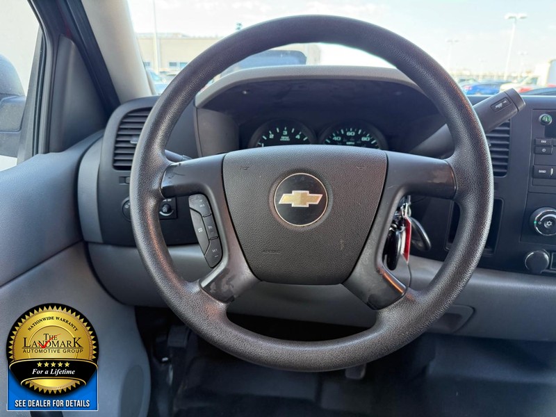 Chevrolet Silverado 1500 Vehicle Full-screen Gallery Image 15