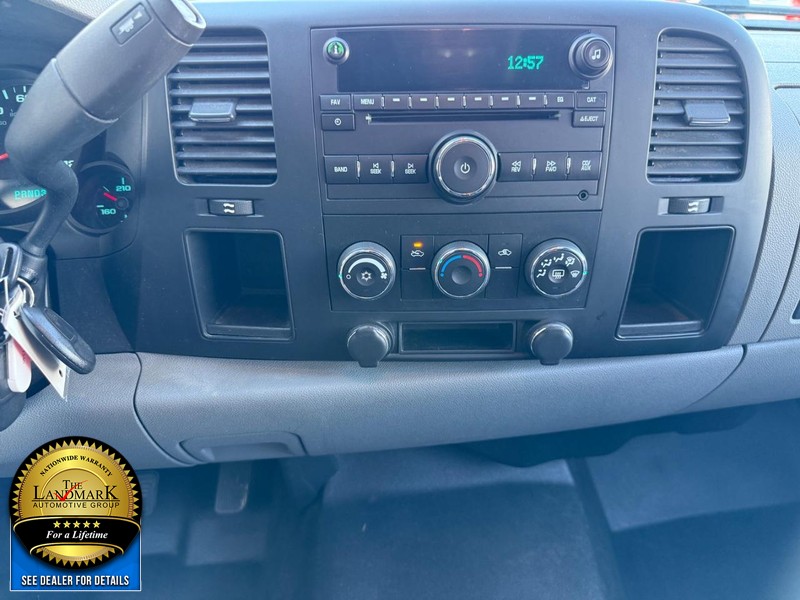 Chevrolet Silverado 1500 Vehicle Full-screen Gallery Image 16