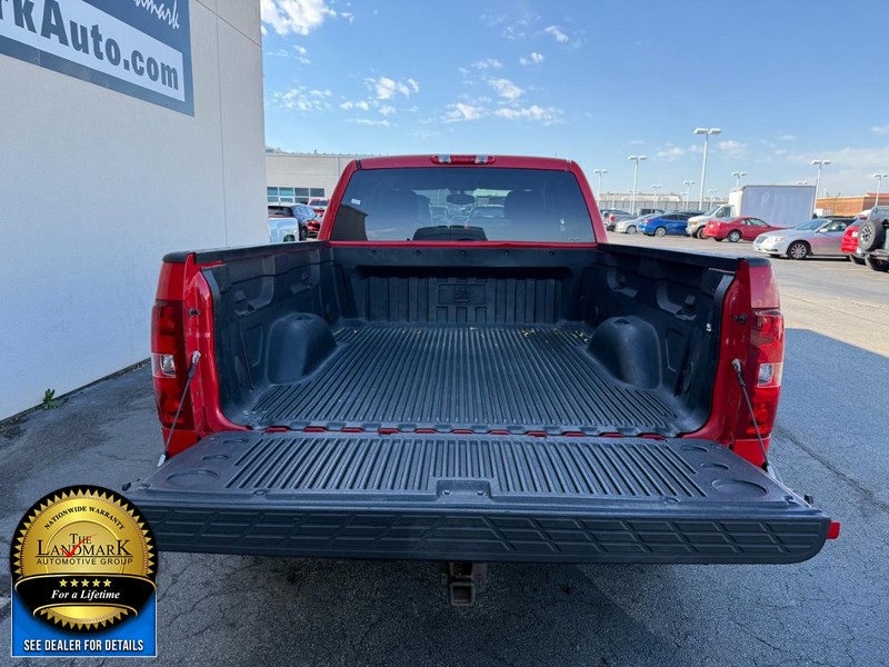 Chevrolet Silverado 1500 Vehicle Full-screen Gallery Image 17