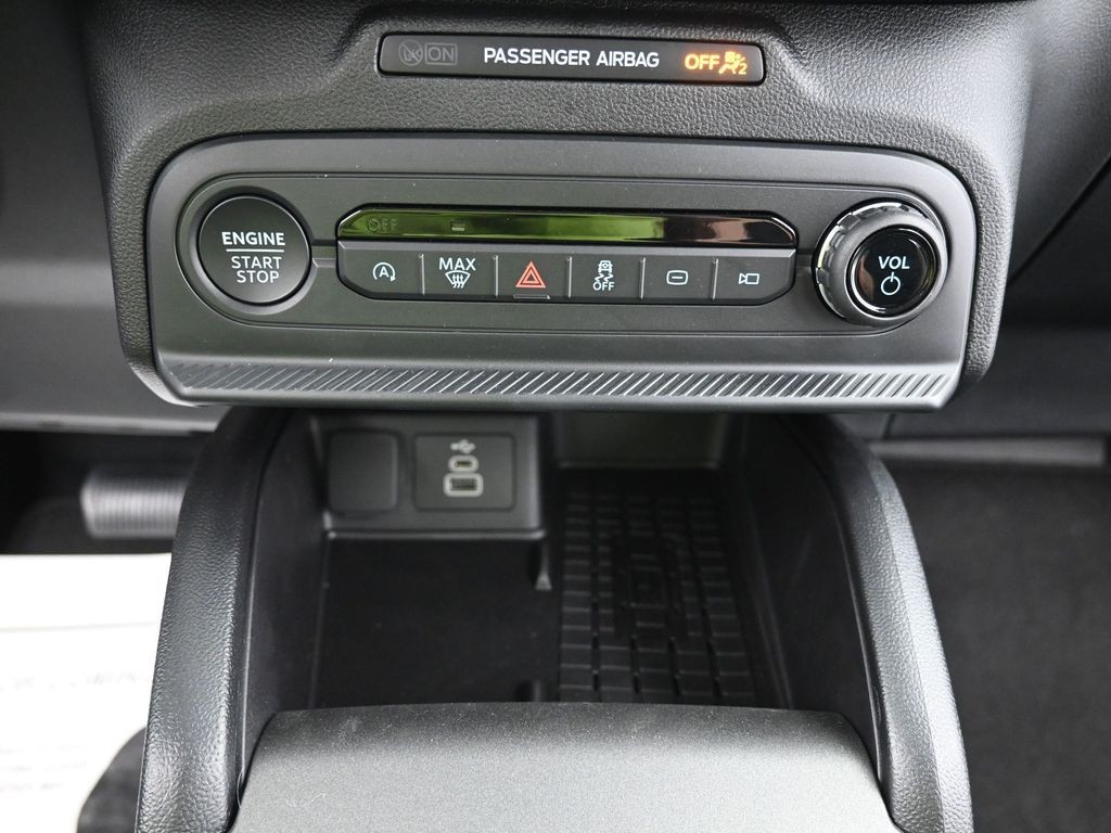 Ford Bronco Sport Vehicle Full-screen Gallery Image 11