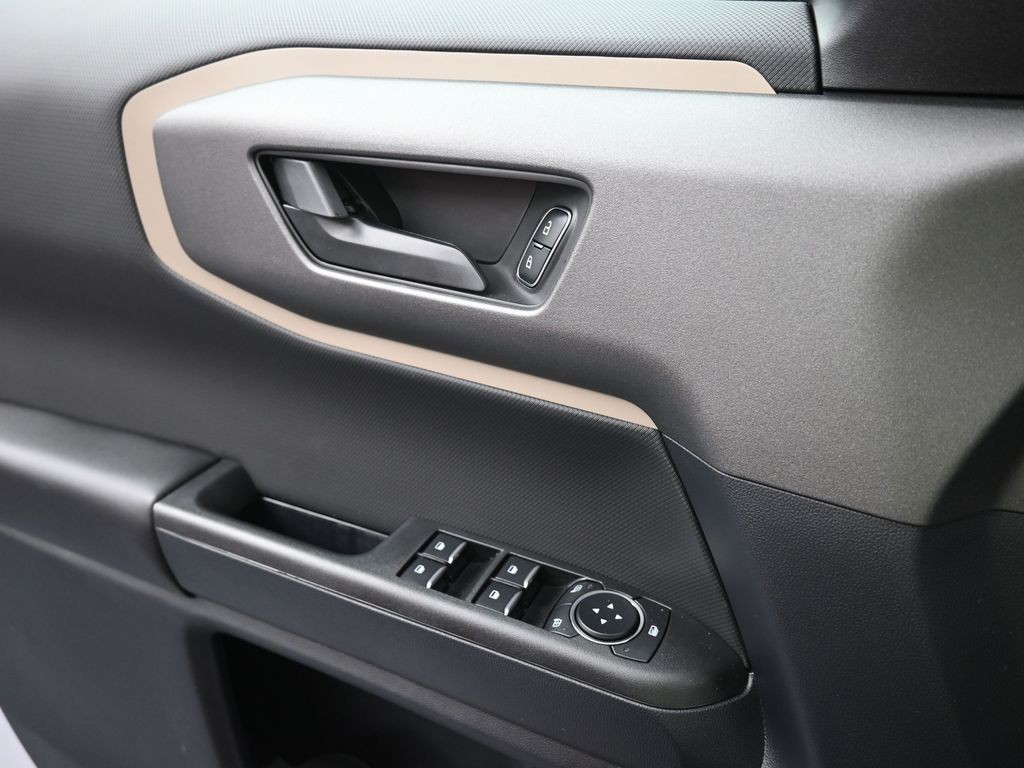 Ford Bronco Sport Vehicle Full-screen Gallery Image 15