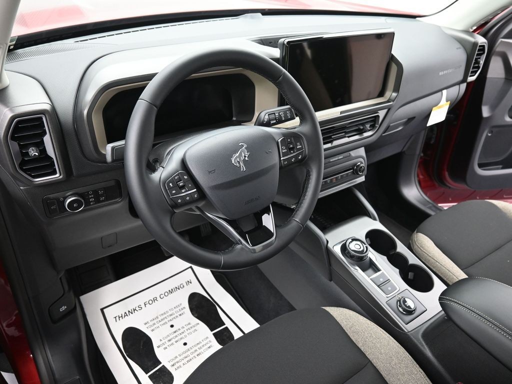 Ford Bronco Sport Vehicle Full-screen Gallery Image 16