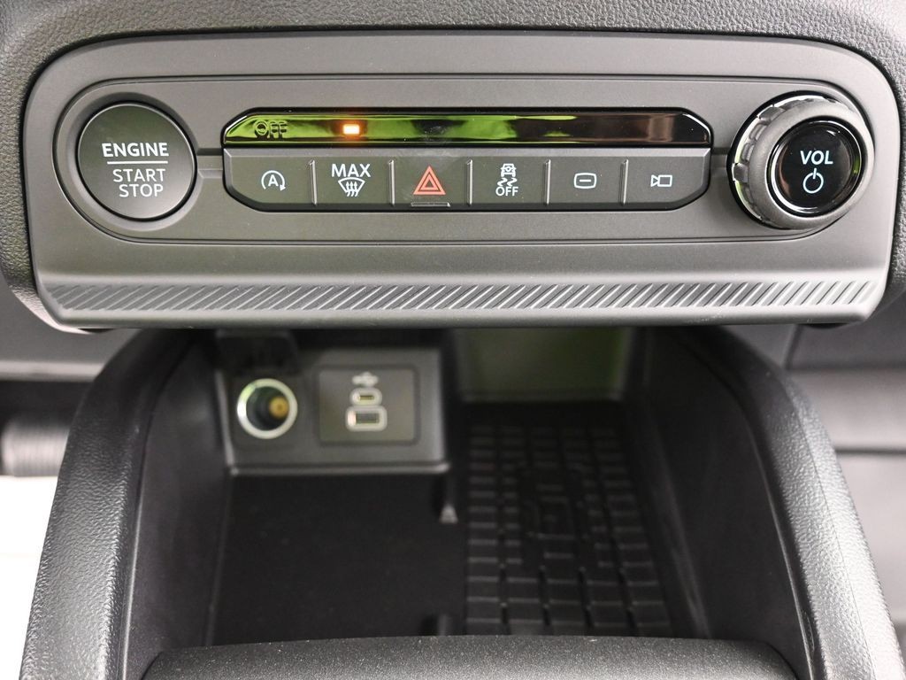 Ford Bronco Sport Vehicle Full-screen Gallery Image 11