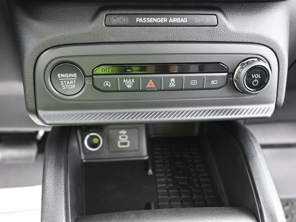 Ford Bronco Sport Vehicle Full-screen Gallery Image 11