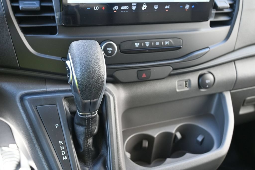 Ford Transit-250 Vehicle Full-screen Gallery Image 3