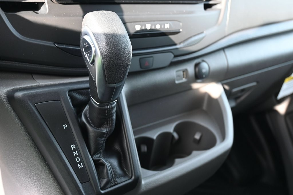 Ford Transit-250 Vehicle Full-screen Gallery Image 9