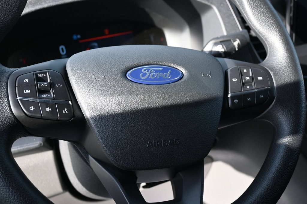 Ford Transit-250 Vehicle Full-screen Gallery Image 10