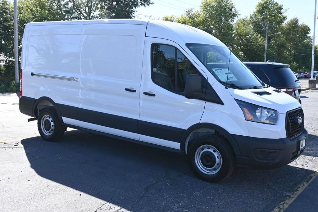 Ford Transit-250 Vehicle Full-screen Gallery Image 2
