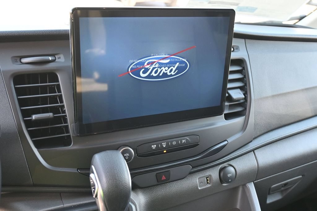 Ford Transit-250 Vehicle Full-screen Gallery Image 10