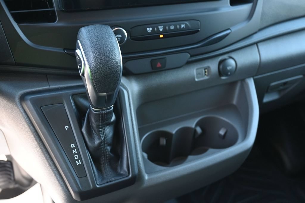 Ford Transit-250 Vehicle Full-screen Gallery Image 11