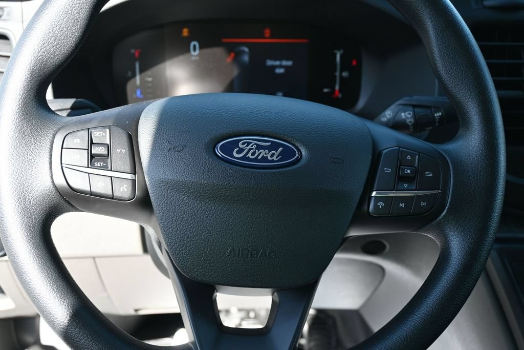 Ford Transit-250 Vehicle Full-screen Gallery Image 12
