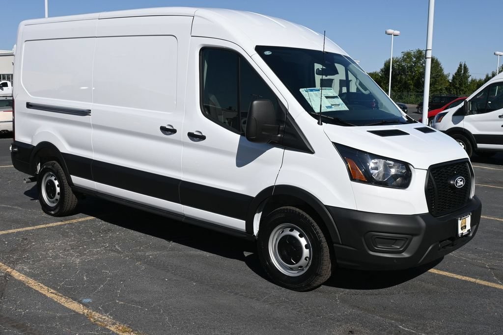 Ford Transit-250 Vehicle Full-screen Gallery Image 2