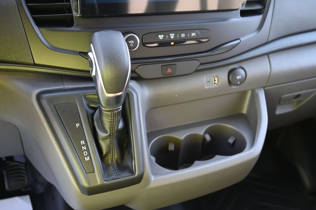 Ford Transit-250 Vehicle Full-screen Gallery Image 9