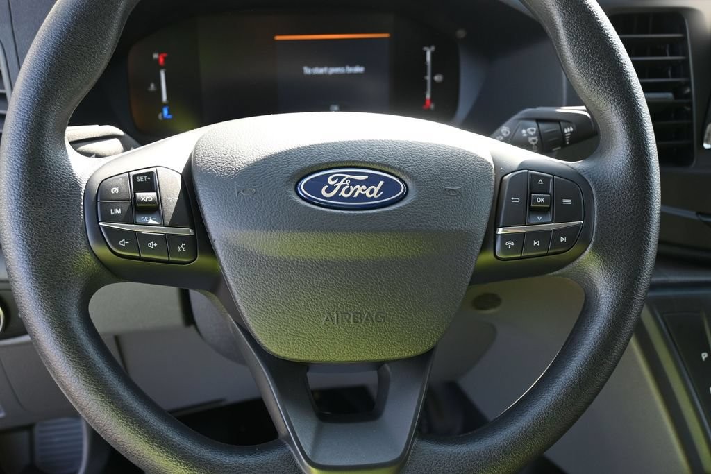 Ford Transit-250 Vehicle Full-screen Gallery Image 11