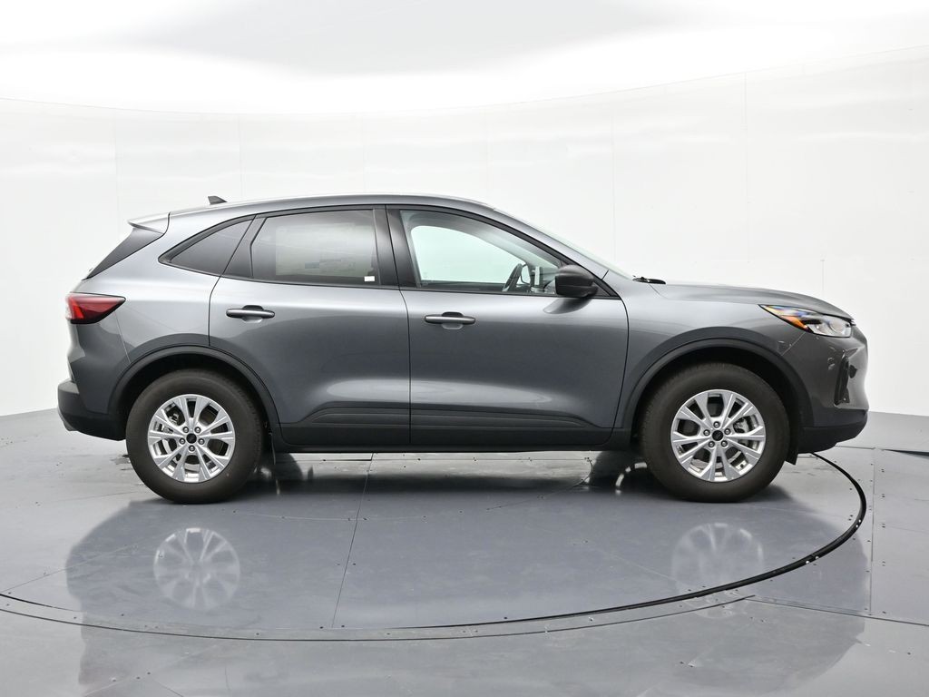 Ford Escape Vehicle Full-screen Gallery Image 5