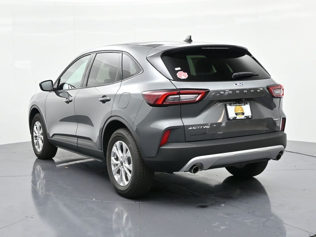 Ford Escape Vehicle Full-screen Gallery Image 8