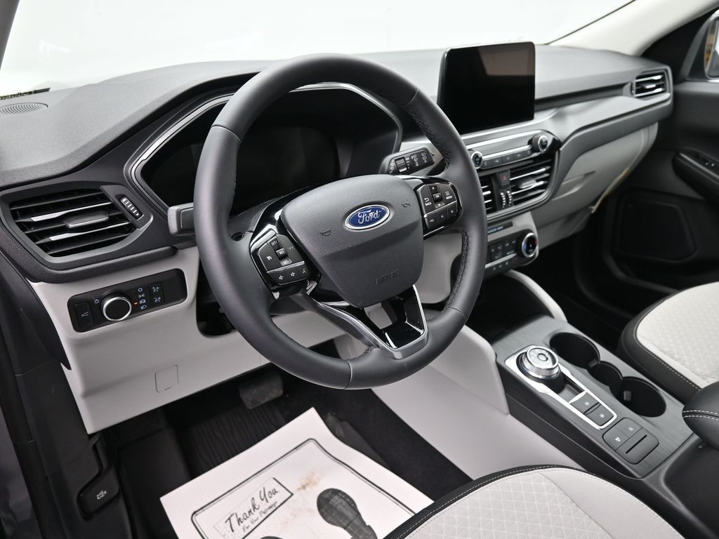Ford Escape Vehicle Full-screen Gallery Image 16