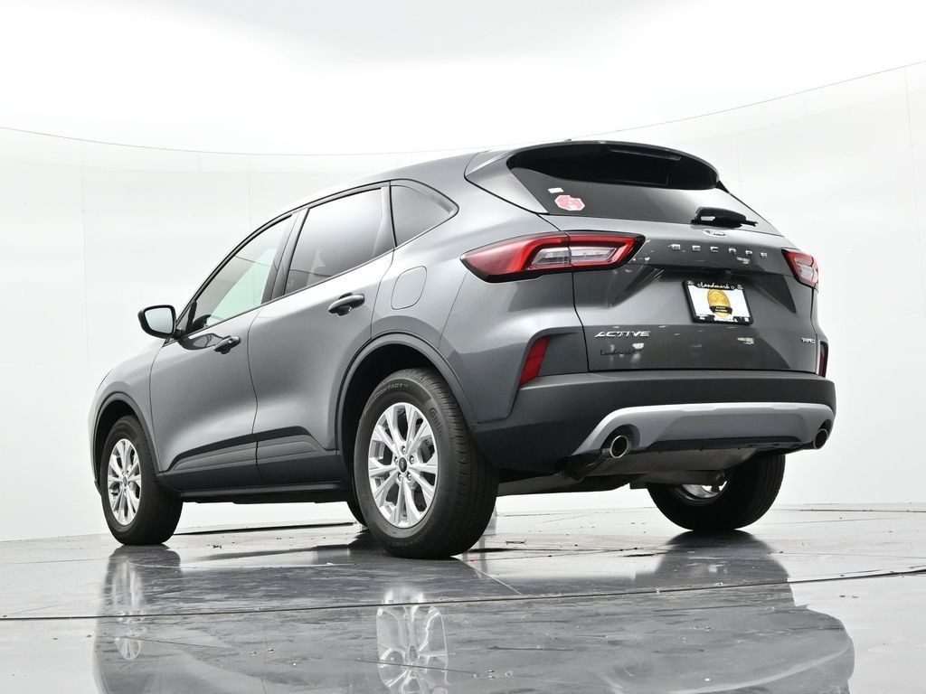 Ford Escape Vehicle Full-screen Gallery Image 21