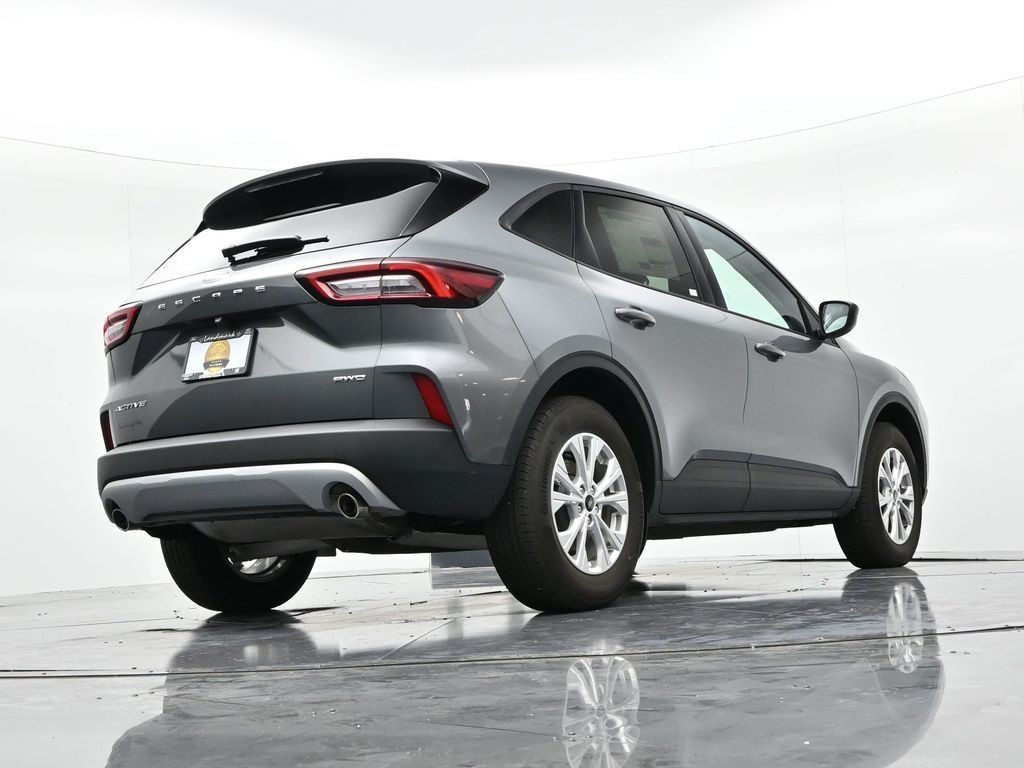 Ford Escape Vehicle Full-screen Gallery Image 23