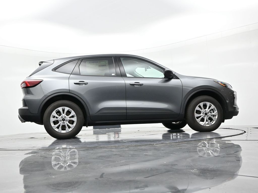 Ford Escape Vehicle Full-screen Gallery Image 24