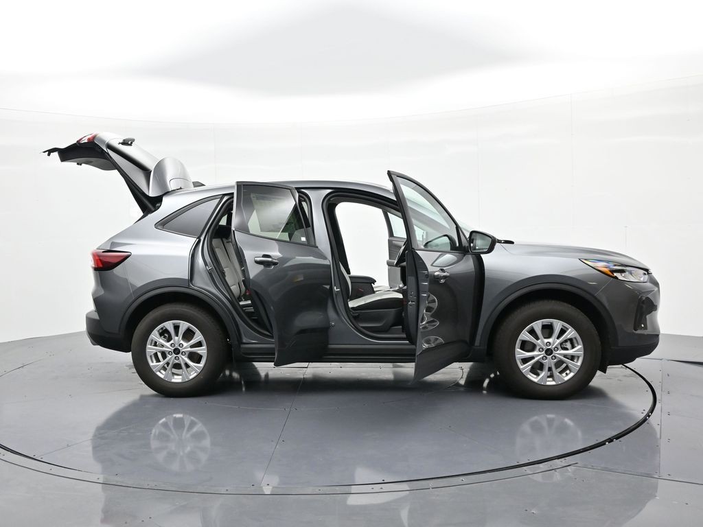 Ford Escape Vehicle Full-screen Gallery Image 25