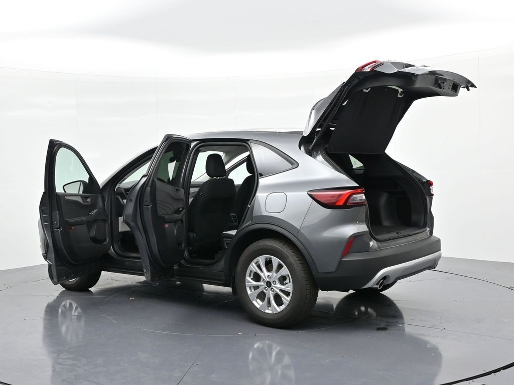 Ford Escape Vehicle Full-screen Gallery Image 26