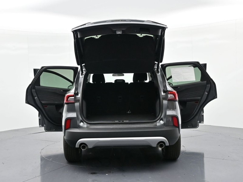 Ford Escape Vehicle Full-screen Gallery Image 28
