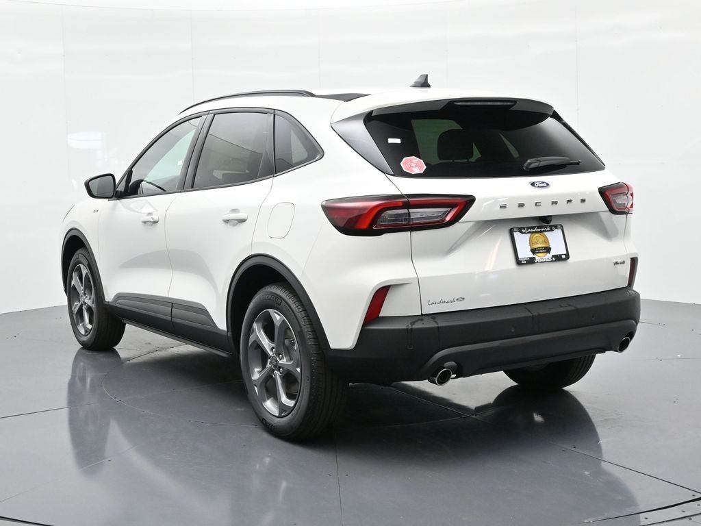 Ford Escape Vehicle Full-screen Gallery Image 8