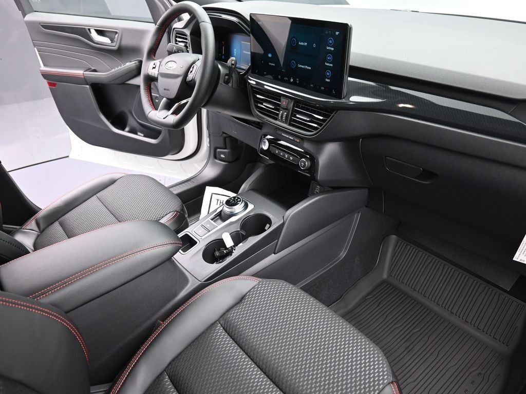 Ford Escape Vehicle Full-screen Gallery Image 10