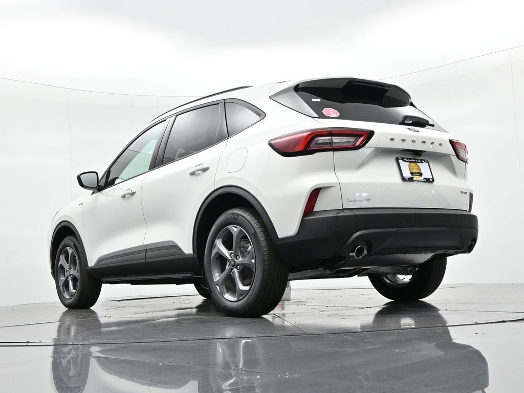 Ford Escape Vehicle Full-screen Gallery Image 21