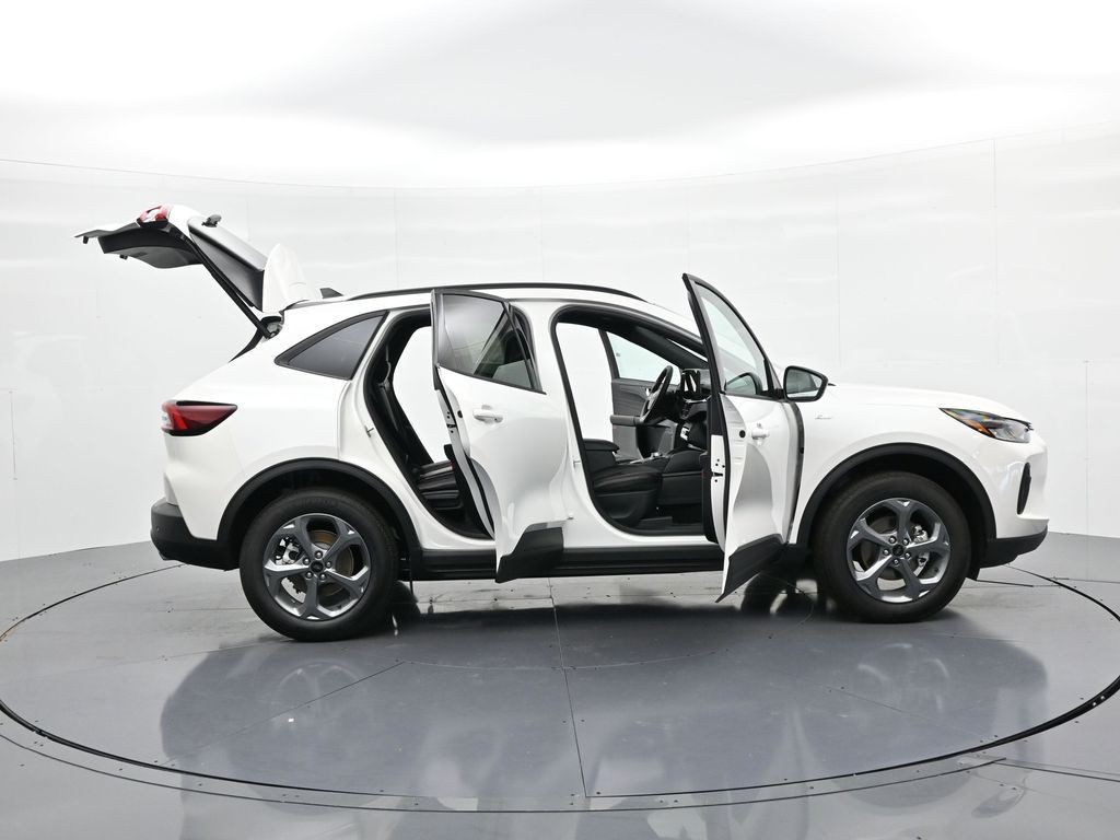 Ford Escape Vehicle Full-screen Gallery Image 25